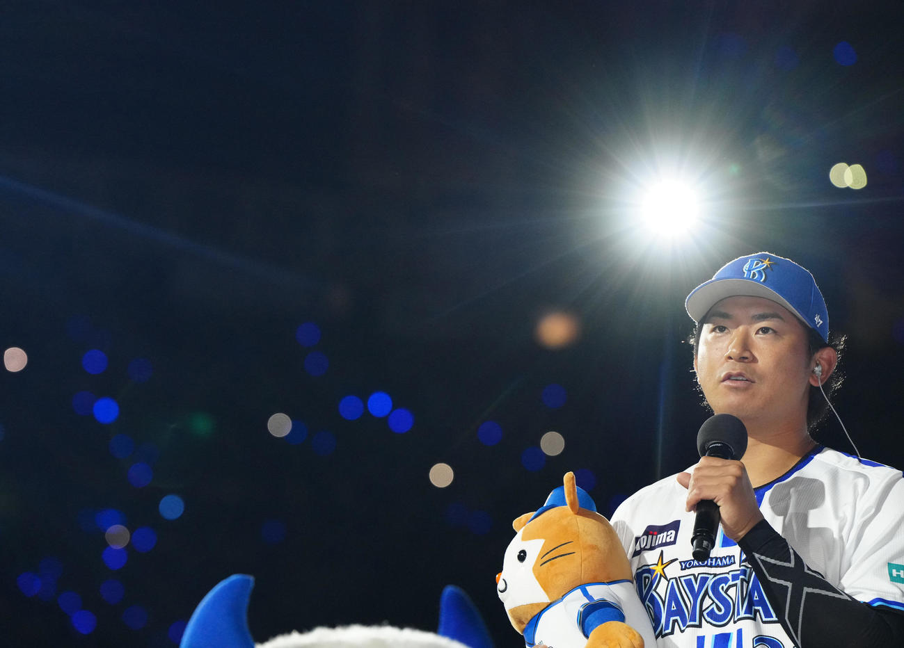 DeNA対日本ハム　試合後、インタビューに応じるDeNA今永（撮影・江口和貴）