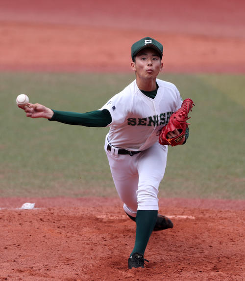 2019年7月、力投する専大松戸時代の横山陸人