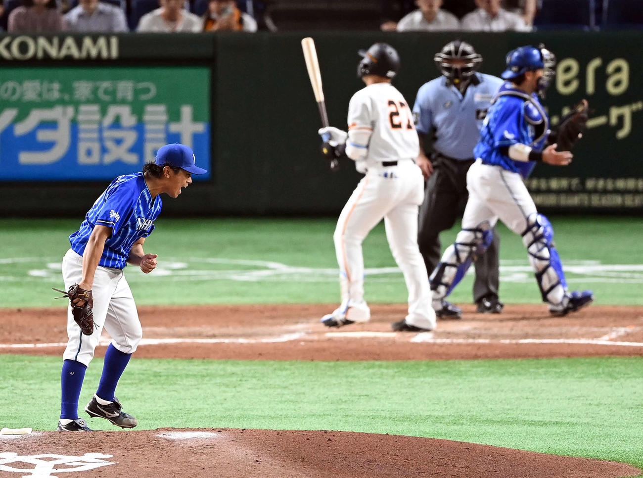 7月7日の巨人戦　7回裏2死二、三塁、代打岸田を空振り三振に仕留めほえる今永