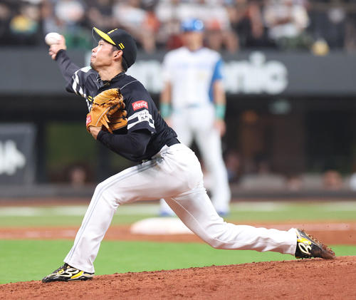 日本ハム対ソフトバンク　ソフトバンク2番手の又吉（撮影・佐藤翔太）