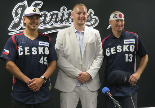 WBC以来の再来日で会見に臨んだチェコ代表の3人。左からムジーク、エルコリ、ハジム監督（2023年8月2日撮影）