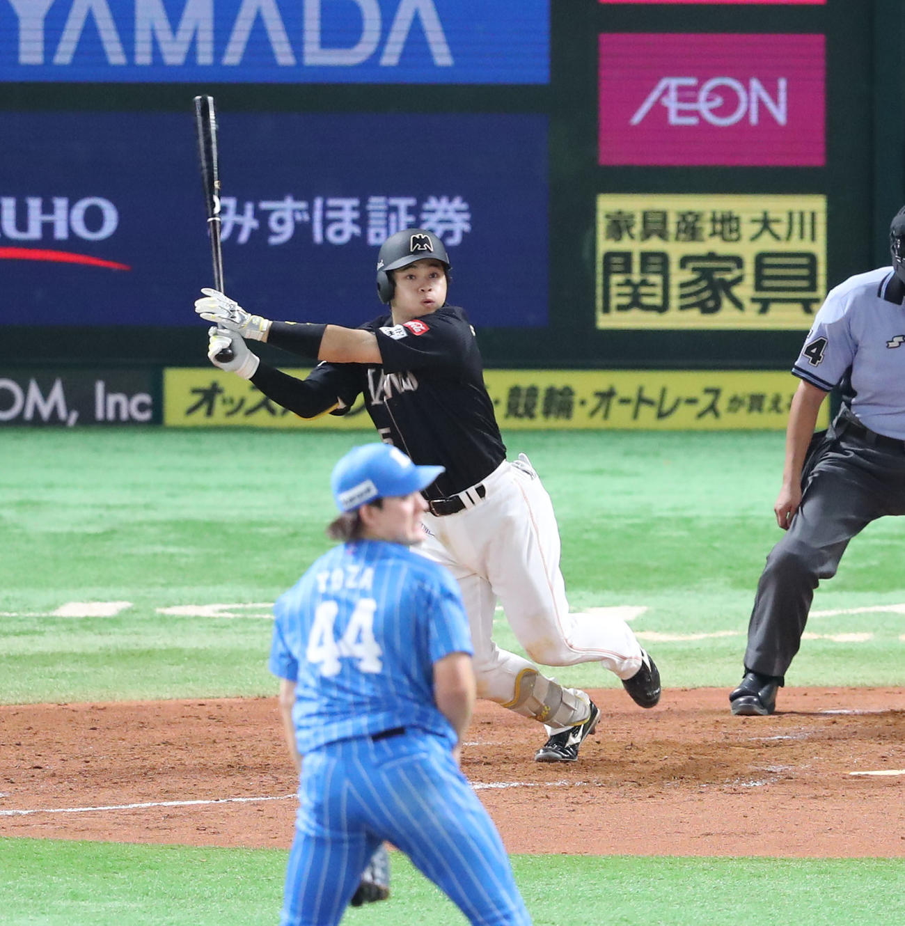 ソフトバンク対西武　5回裏ソフトバンク1死二塁、谷川原は左越え同点適時二塁打を放つ（撮影・梅根麻紀）