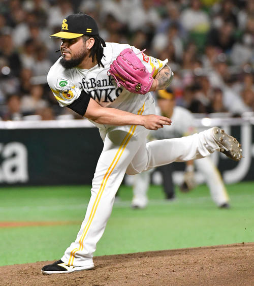 ソフトバンク対オリックス　9回表から登板した、ソフトバンク3番手のオスナ（撮影・岩下翔太）