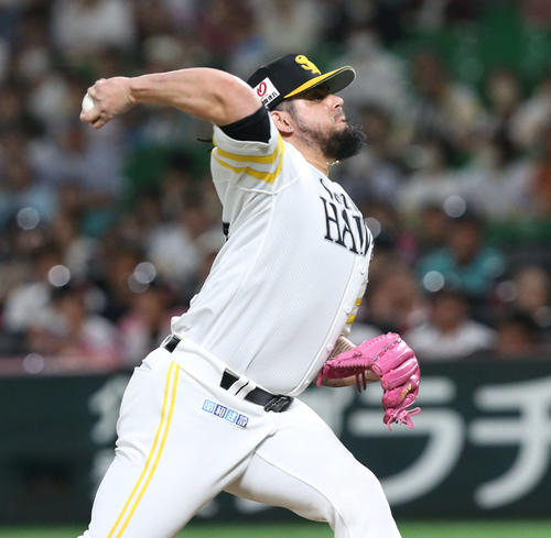 ソフトバンク対オリックス　9回にソフトバンク3番手として登板したオスナ（撮影・冨田成美）