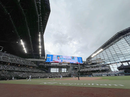 日本ハム対オリックス　雨がふるエスコンフィールド北海道（撮影・佐藤翔太）