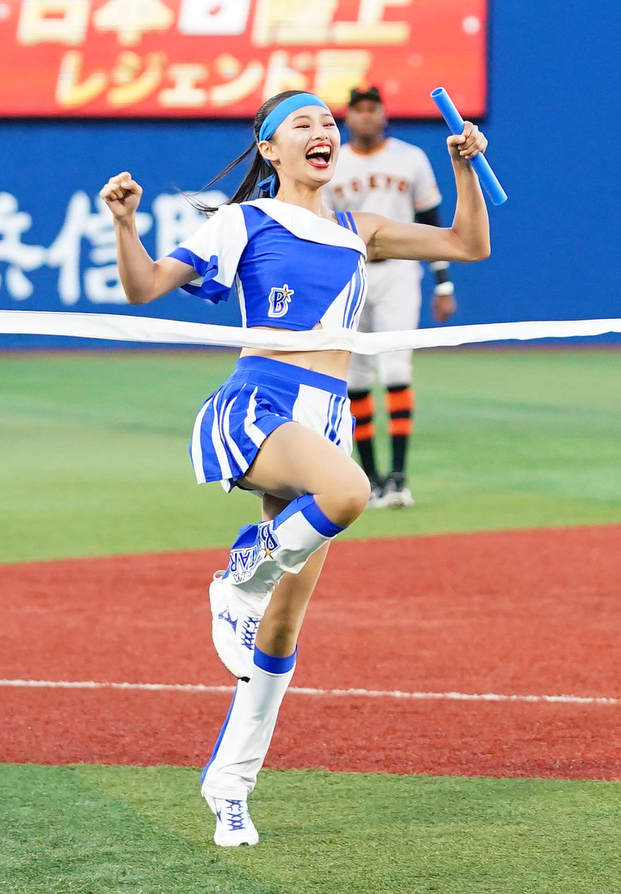 DeNA対巨人　リレー対決に勝利し笑顔を見せるdianaのAki（2023年9月1日撮影）