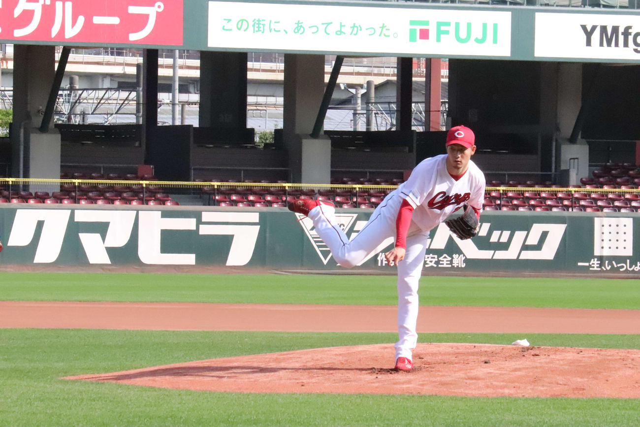 トライアウトに向けてシート打撃に登板した広島薮田和樹（撮影・前原淳）