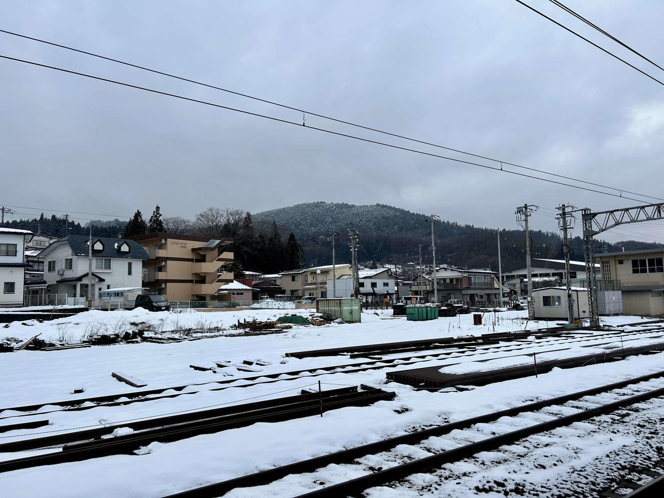 いわて銀河鉄道・一戸駅ホームからの風景（撮影・黒須亮）
