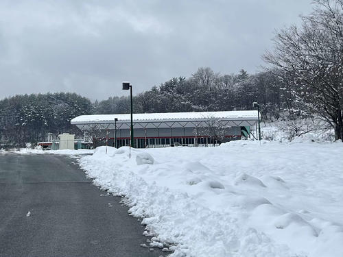 西舘が自主トレを行った一戸町総合運動公園内の室内ゲートボール場（撮影・黒須亮）
