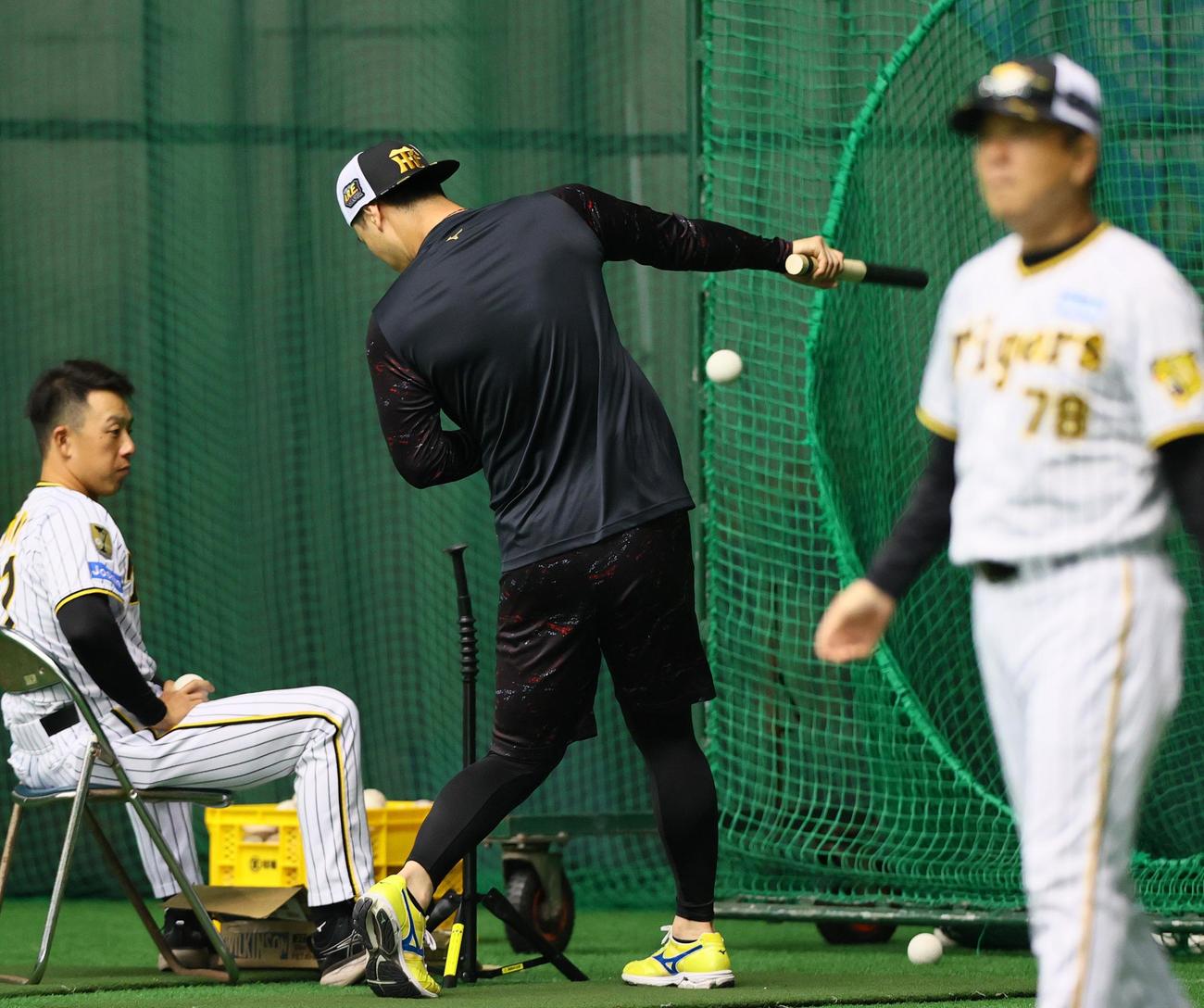 早出練習する佐藤輝明（2024年2月3日撮影）