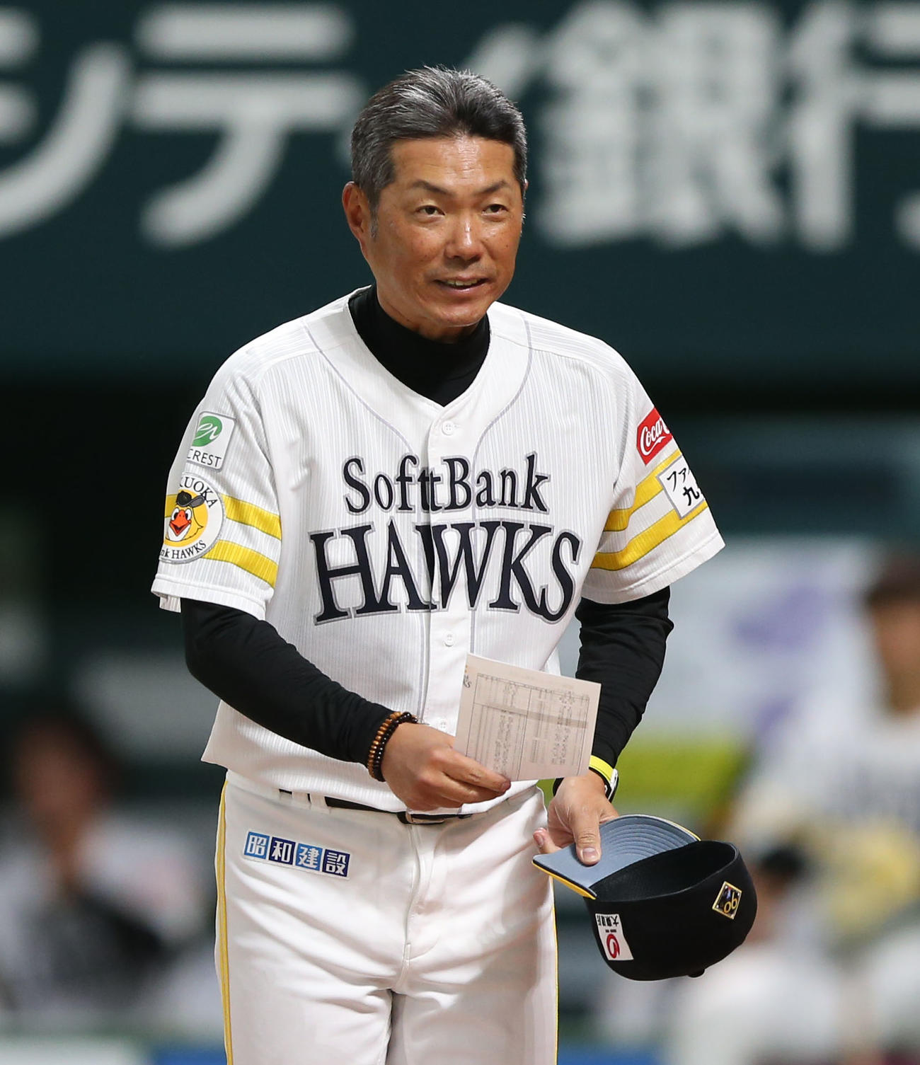 ソフトバンク対ヤクルト　メンバー表交換を行うソフトバンク小久保監督（撮影・冨田成美）