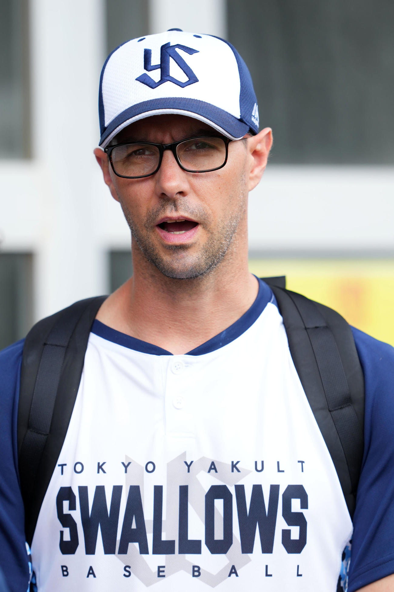 取材に応じるヤクルトのトニー・バーネット駐在スカウト（2024年2月4日撮影）