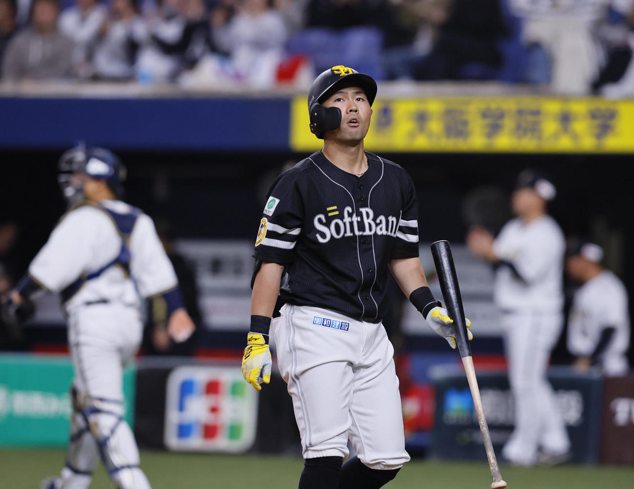 オリックス対ソフトバンク　8回表ソフトバンク2死、代打中村晃は三振に倒れる（撮影・藤尾明華）