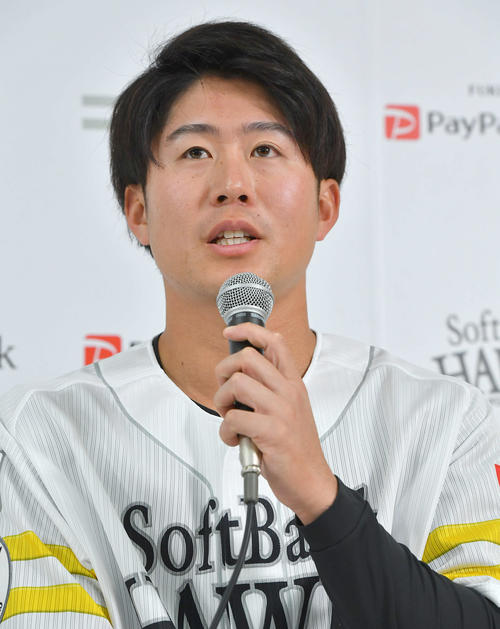 支配下登録され、会見を行うソフトバンク川村（2024年3月19日撮影）