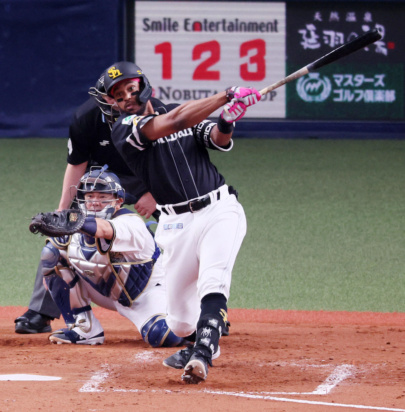 オリックス対ソフトバンク　5回表ソフトバンク1死、ウォーカーは中越え本塁打を放つ（2024年3月31日撮影）