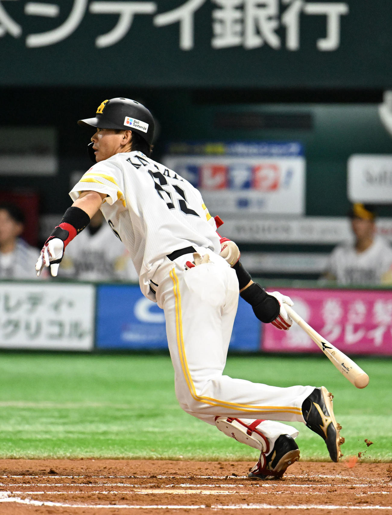 ソフトバンク対西武　7回裏ソフトバンク無死一塁、仲田はプロ入り初安打を放つ（撮影・林敢治）