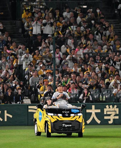 阪神対オリックス　8回表オリックス2死一、三塁、8回途中から登板する湯浅（2023年11月撮影）