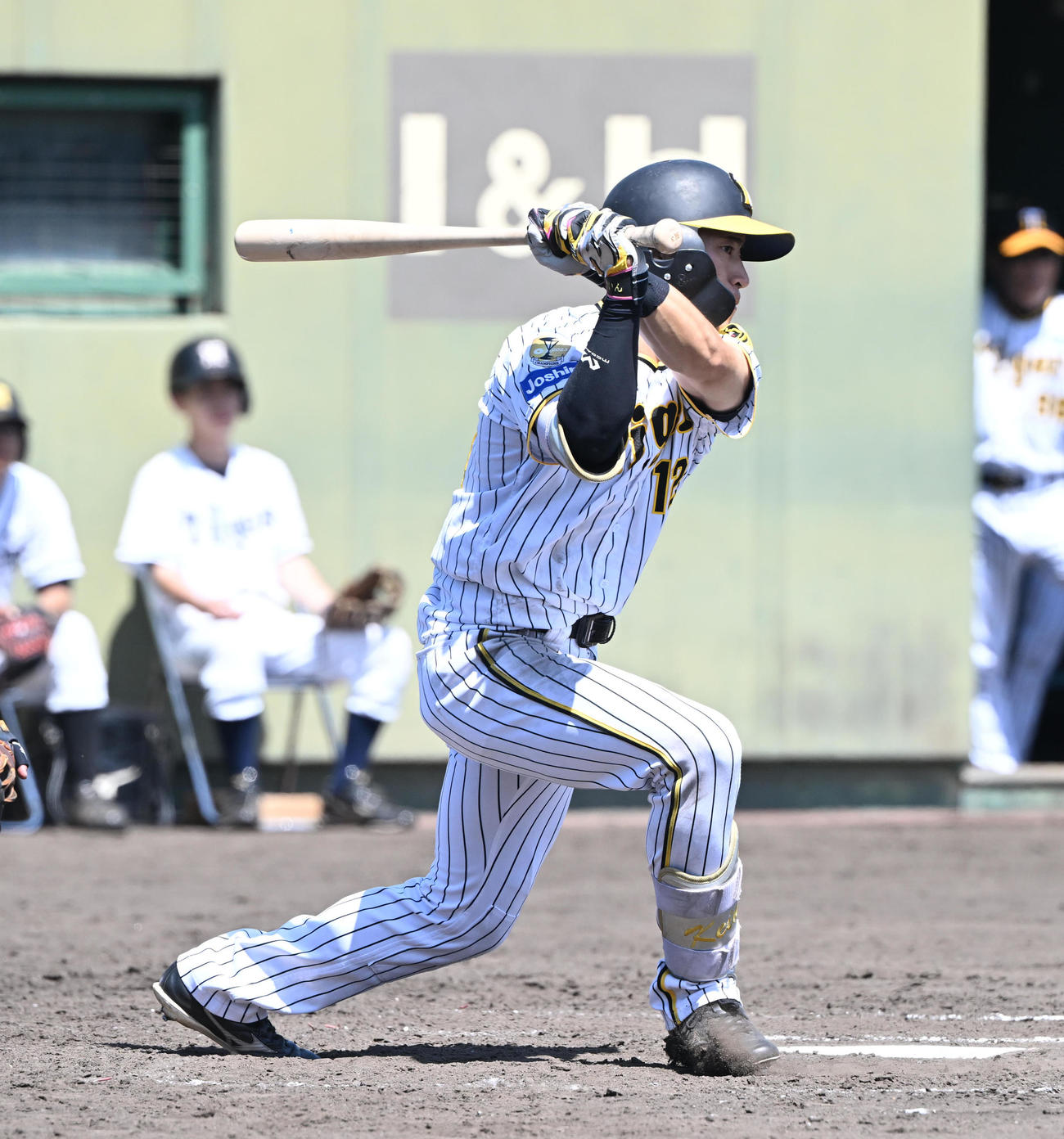 2軍阪神対オリックス　5回裏阪神1死満塁、右前適時打を放つ福島（撮影・和賀正仁）