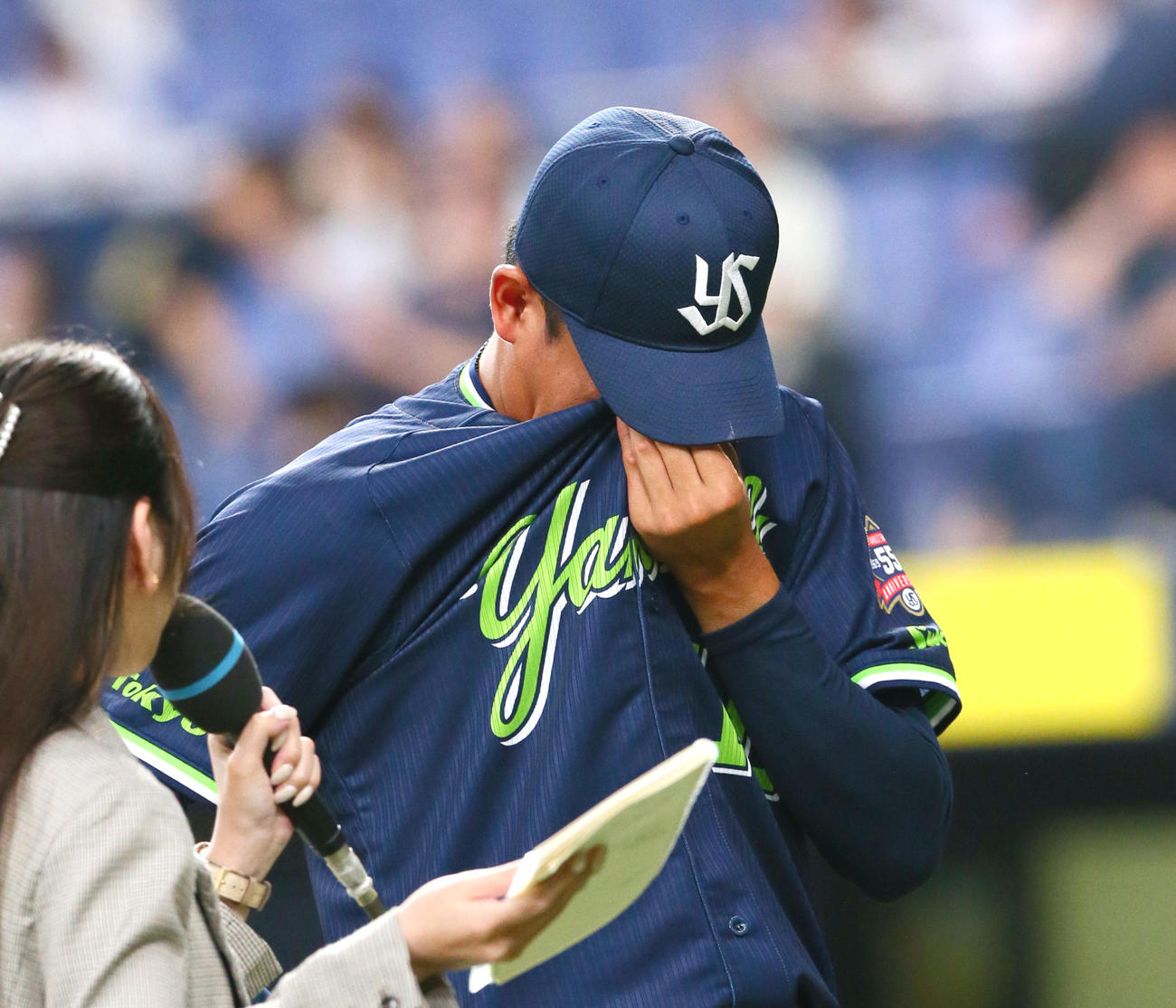 14日、オリックス戦で980日ぶり勝利の奥川は感極まり涙