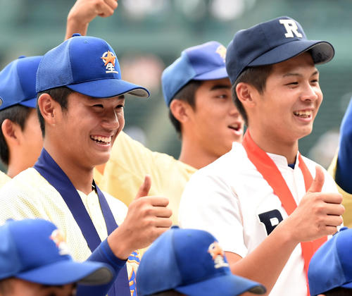 19年夏の甲子園で準優勝の星稜・奥川恭伸（左）、右は優勝した履正社の井上広大