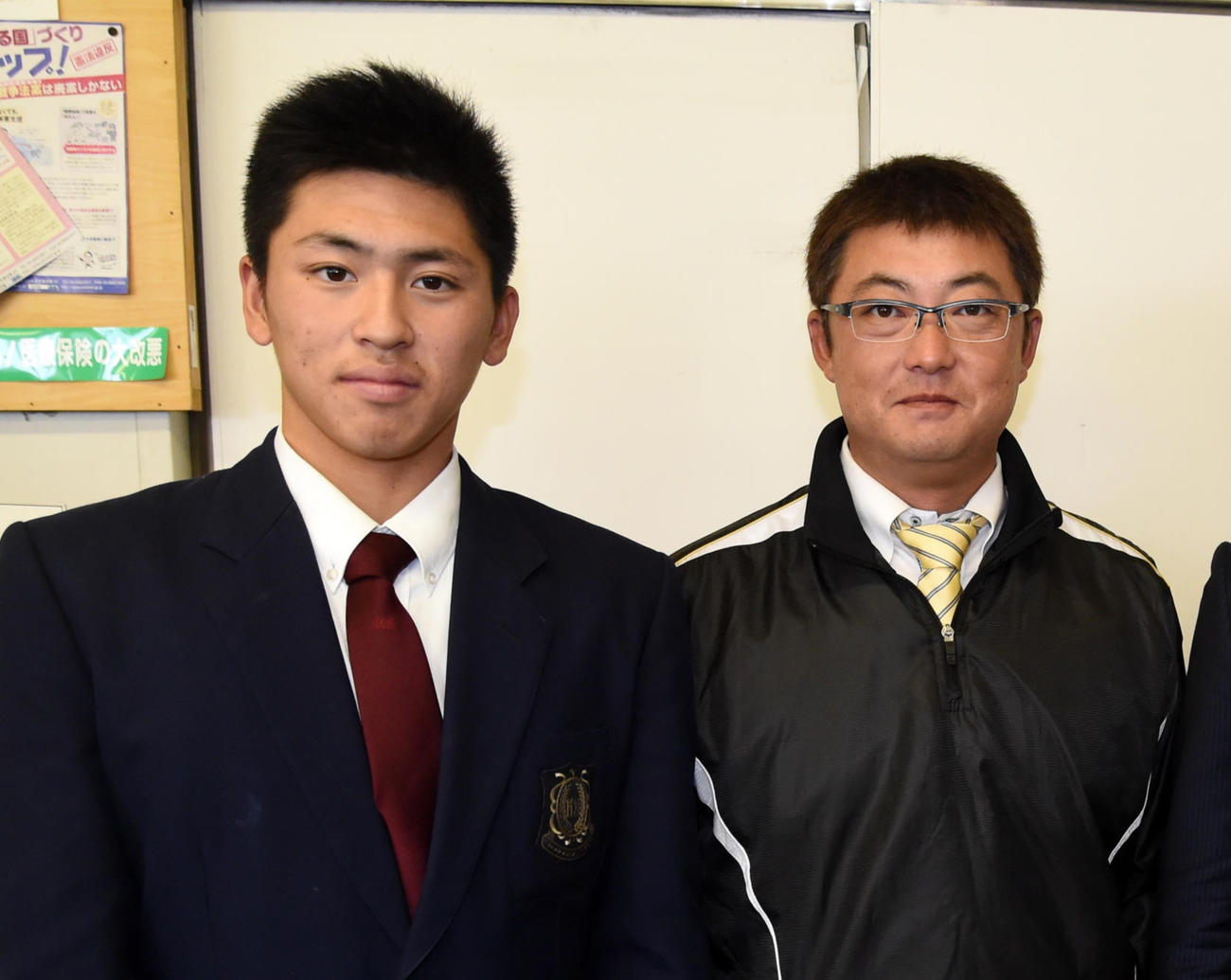 盛岡大付時代の三浦瑞樹と盛岡大付・関口清治監督（2017年撮影）
