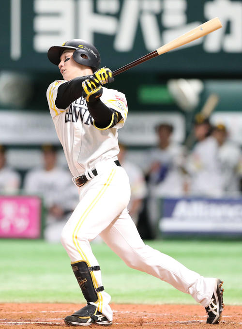 ソフトバンク対オリックス　2回裏ソフトバンク無死、正木は左中間に同点本塁打を放つ（撮影・鬼束羽瑠菜）