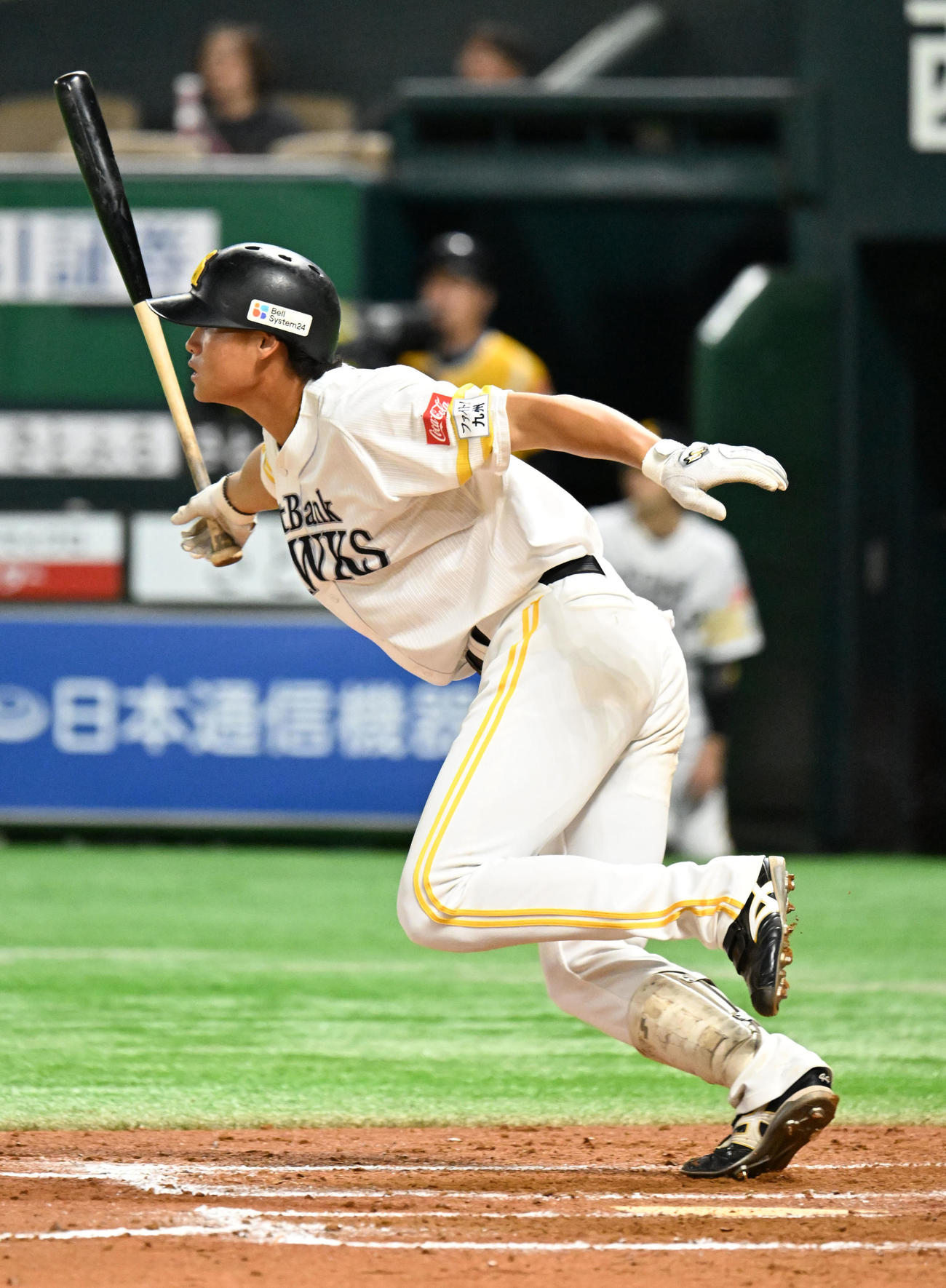 ソフトバンク対楽天　7回裏ソフトバンク無死一塁、笹川は安打を放つ（撮影・林敢治）