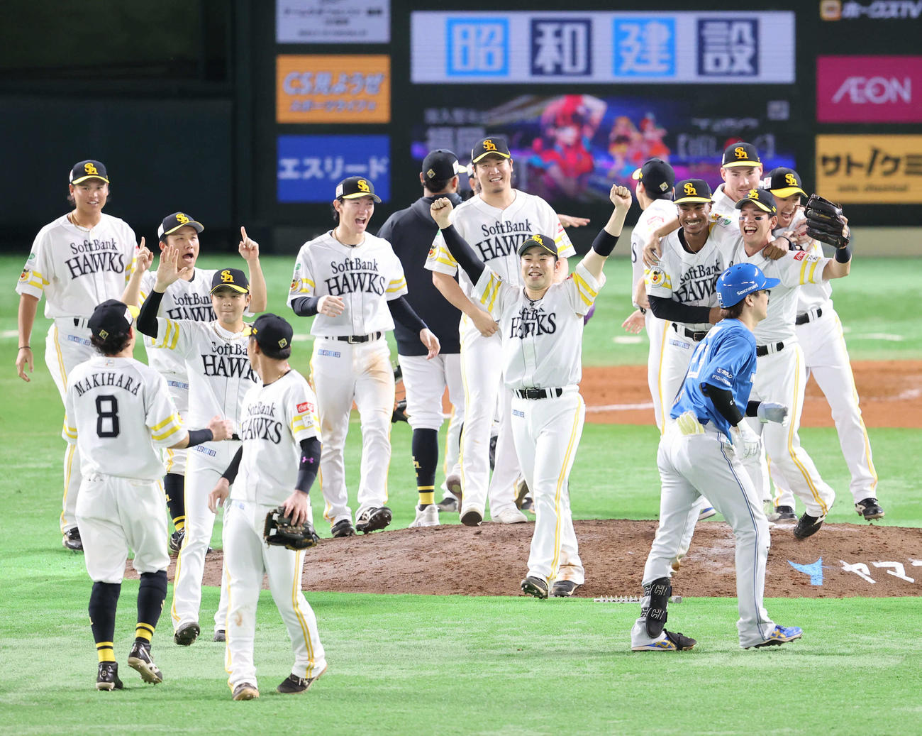 ソフトバンク対日本ハム　日本シリーズ出場を決めたソフトバンクナインは歓喜の表情（撮影・梅根麻紀）