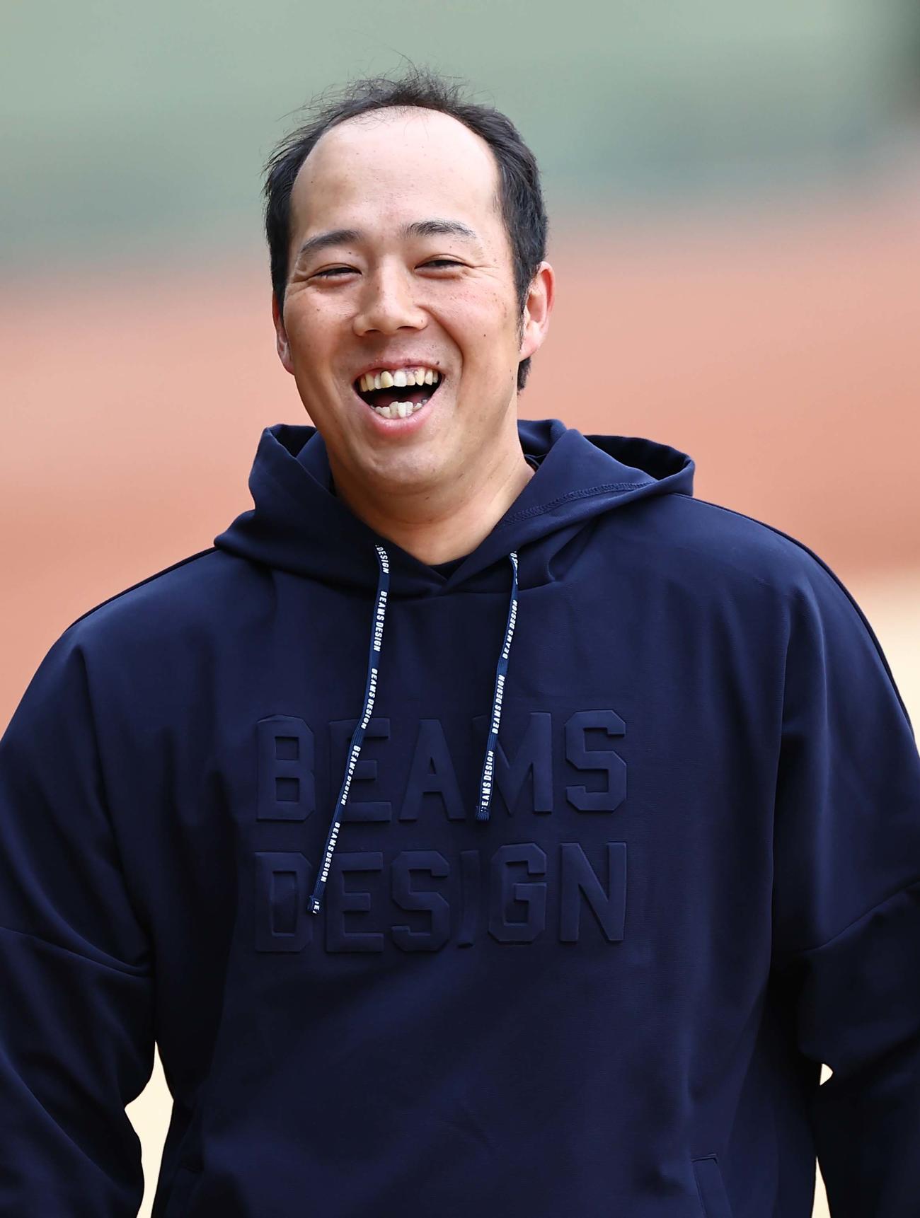 笑顔を見せる青柳（撮影・上田博志）