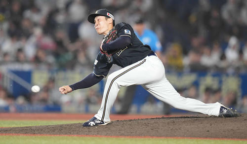 アンダースローで投げていたオリックス村西（2024年6月30日撮影）