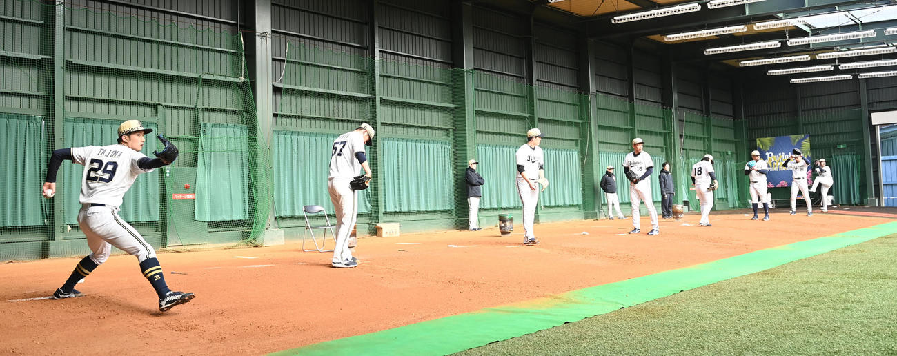 爽快なオリックスブルペン（撮影・前岡正明）