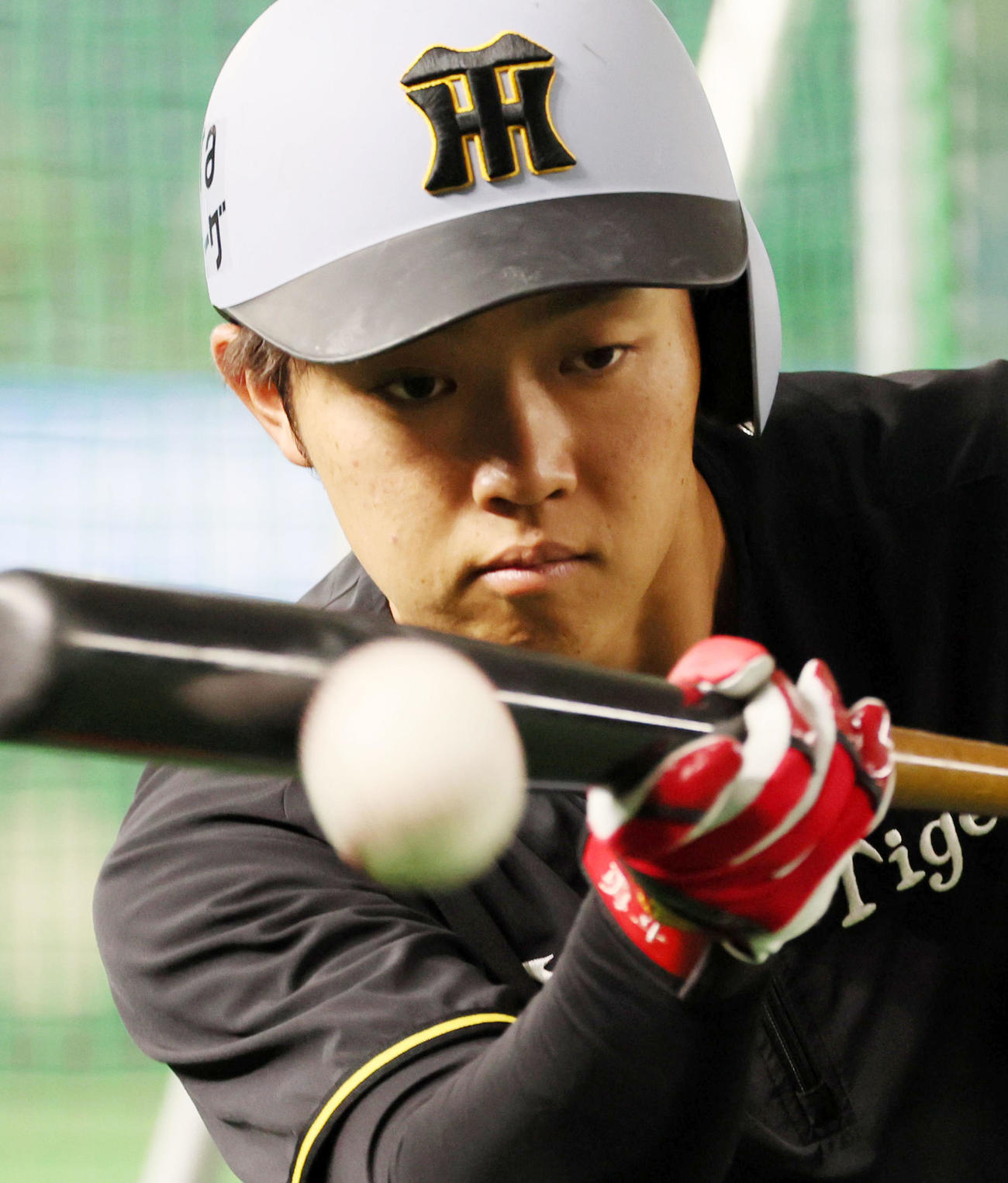 バントの練習をする中川勇斗（2025年5月7日撮影）