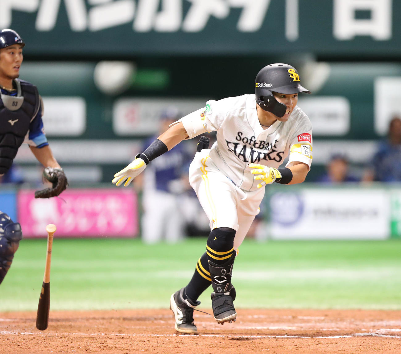 ソフトバンク対西武　3回裏ソフトバンク1死二、三塁、中村は右前に逆転となる2点適時打を放つ（撮影・梅根麻紀）