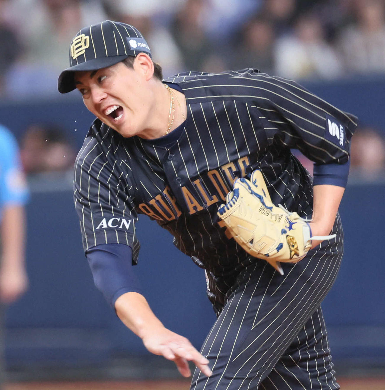オリックス対ロッテ　6回表ロッテ、九里は汗を飛ばして力投する（撮影・宮崎幸一)