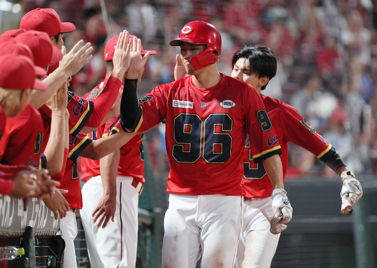 広島中村奨成（2025年8月24日撮影）