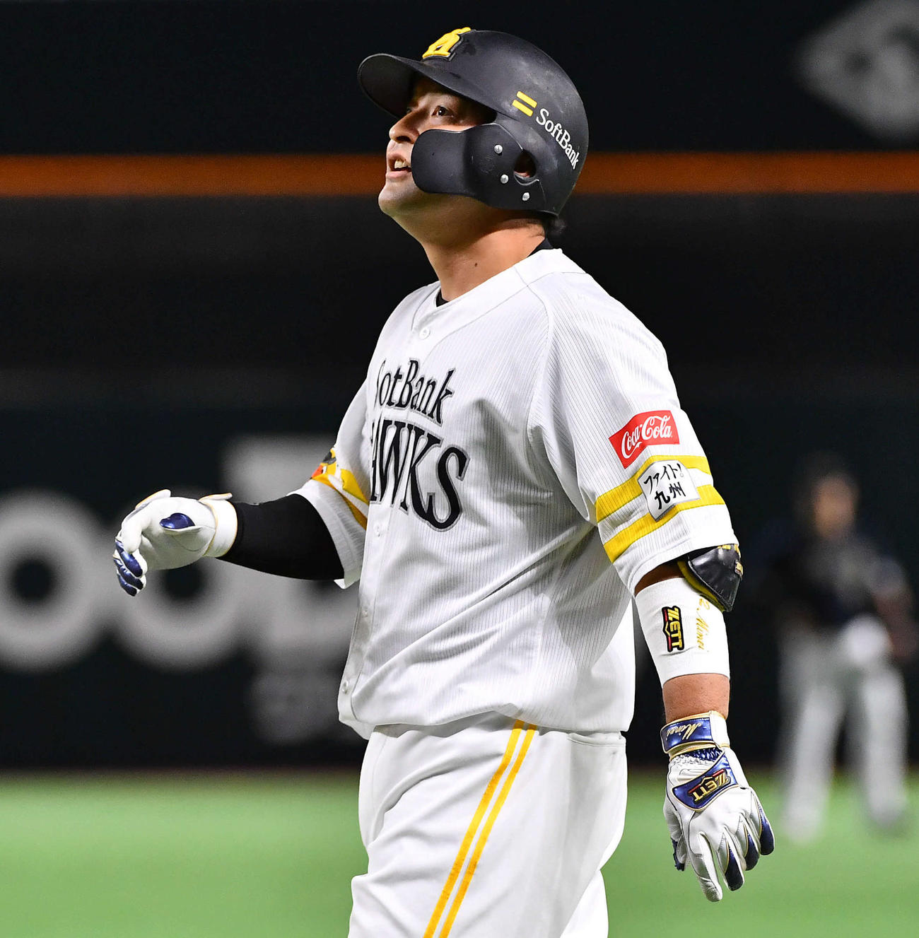ソフトバンク対オリックス　1回裏ソフトバンク2死二塁、投失で出塁した嶺井（撮影・岩下翔太）