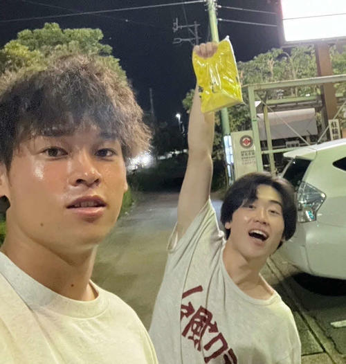 阪神早川（左）と北広島市役所の今西さん（北広島市役所提供）