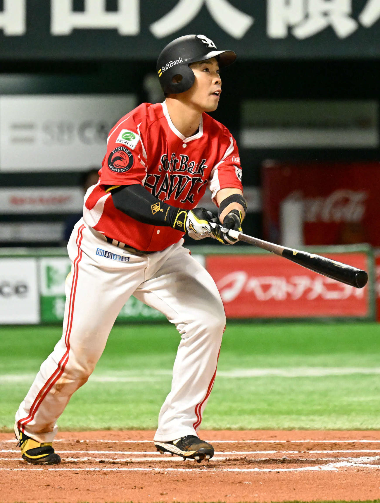 ソフトバンク対オリックス　6回裏ソフトバンク無死、近藤は右前安打を放つ（撮影・林敢治）