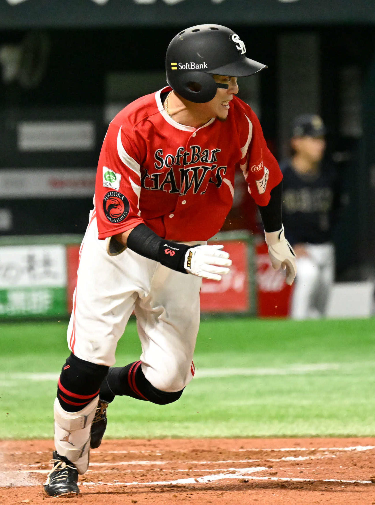ソフトバンク対オリックス　5回裏ソフトバンク無死、牧原大は内野安打を放つ（撮影・林敢治）