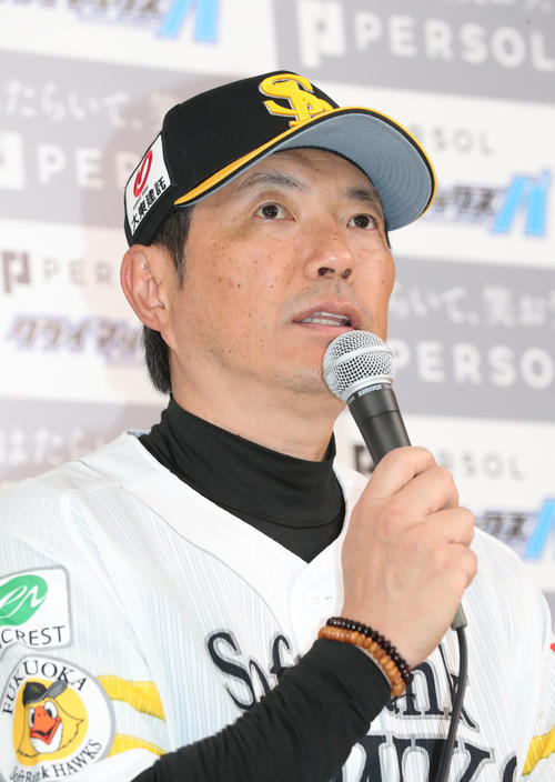 前日会見で話をするソフトバンク小久保監督（撮影・梅根麻紀）