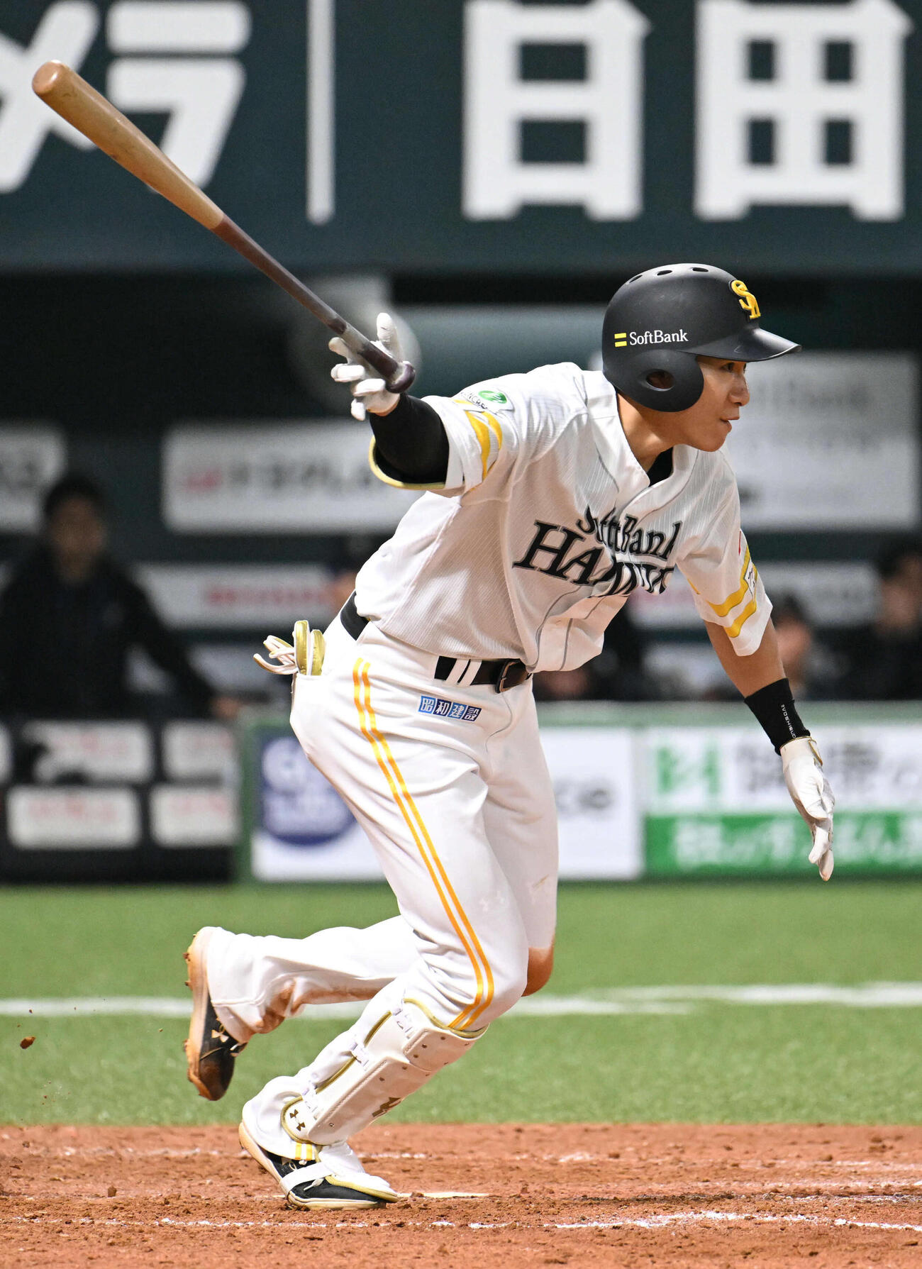 ソフトバンク対日本ハム　4回裏ソフトバンク1死三塁、柳田は適時打を放つ（撮影・林敢治）