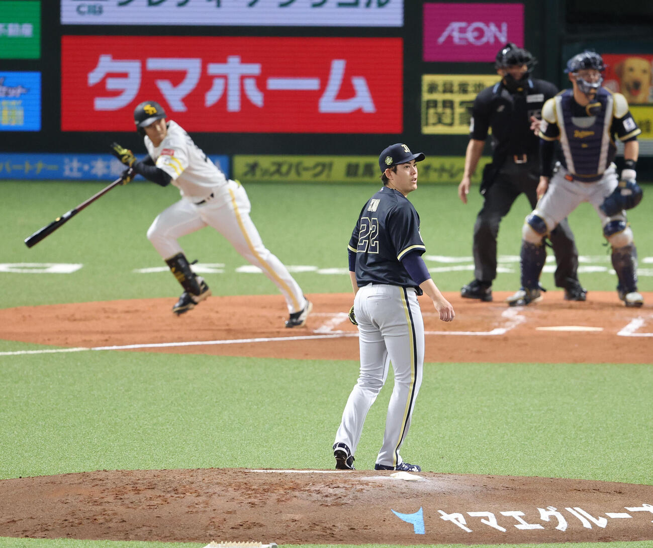 ソフトバンク対オリックス　1回裏ソフトバンク2死満塁、柳町に左前先制2点適時打を浴びた九里（撮影・梅根麻紀）