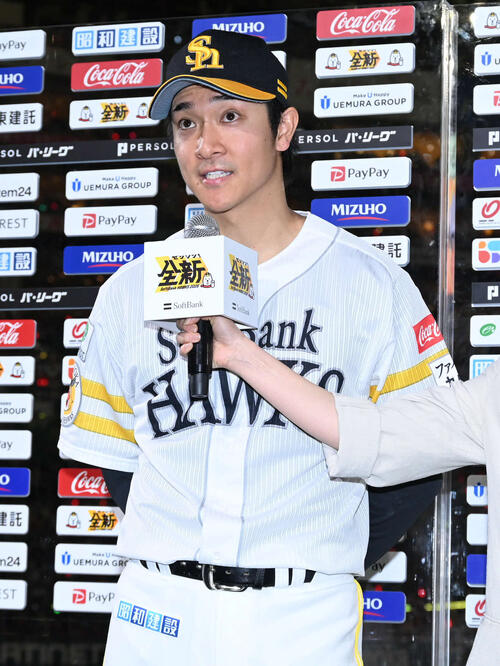 ソフトバンク対オリックス　ヒーローインタビューに応じる柳町（撮影・林敢治）