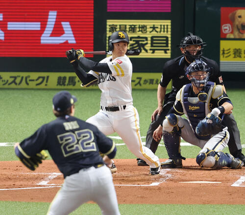 ソフトバンク対オリックス　1回裏ソフトバンク2死満塁、柳町は左前に先制2点適時打を放つ（撮影・梅根麻紀）