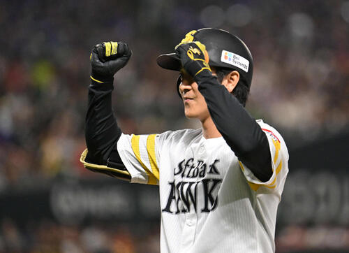 ソフトバンク対オリックス　1回裏ソフトバンク2死満塁、柳町は先制2点適時打を放つ（撮影・林敢治）