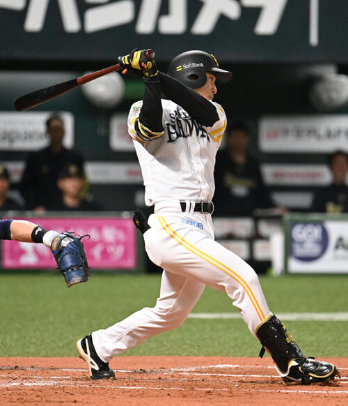 ソフトバンク対オリックス　1回裏ソフトバンク2死満塁、柳町は先制2点適時打を放つ（撮影・林敢治）