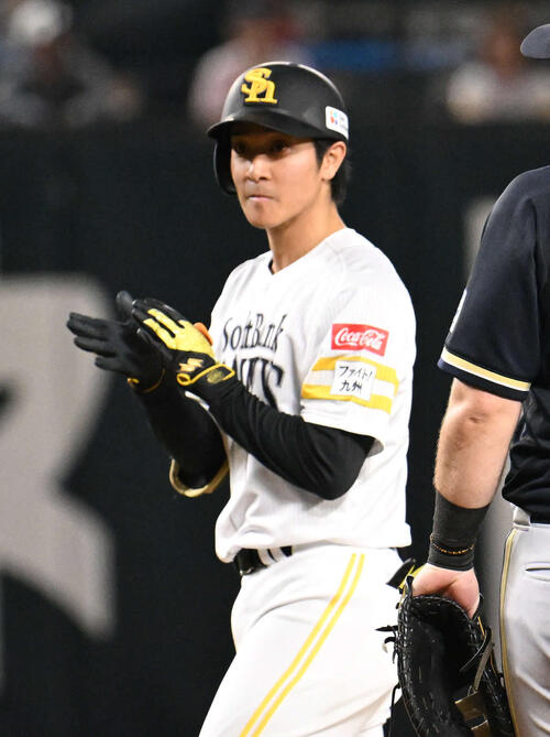 ソフトバンク対オリックス　7回裏ソフトバンク2死一、三塁、柳町は適時二塁打を放つ（撮影・林敢治）