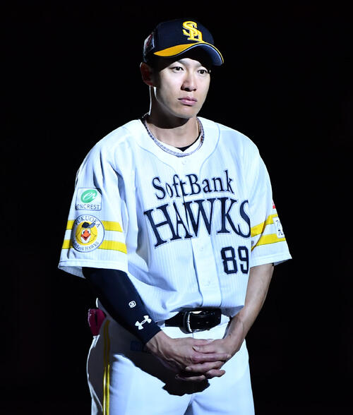 ソフトバンク対日本ハム　「OH SADAHARU LEGACY DAY」イベントの試合前セレモニーで、背番号89の特別ユニホームを着る柳田悠岐（撮影・岩下翔太）