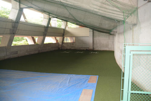 三塁側の室内練習場（撮影・島根純）