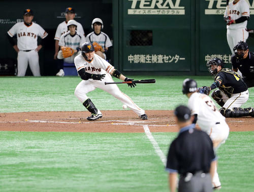 10月13日、阪神とのCS第4戦の6回にセーフティースクイズを決める巨人丸